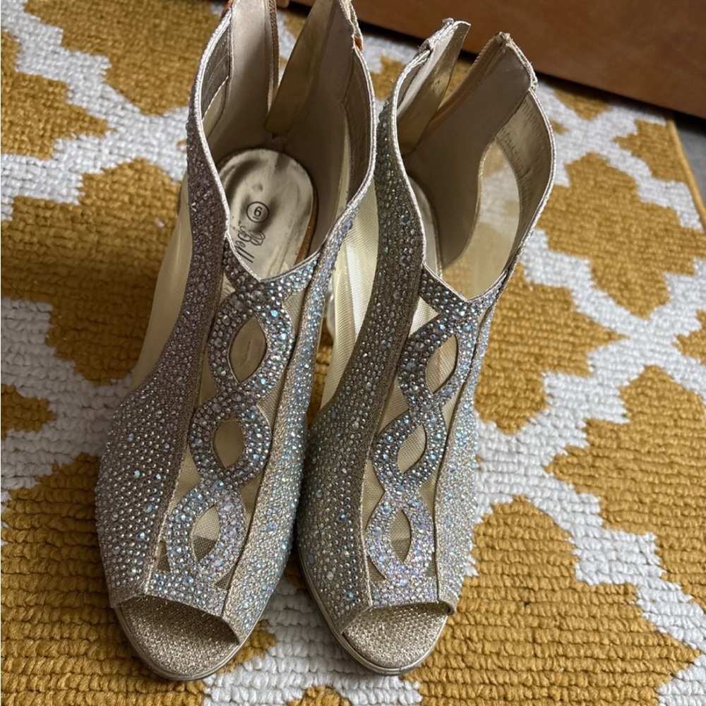 Elegant Gold Peep-Toe Heels